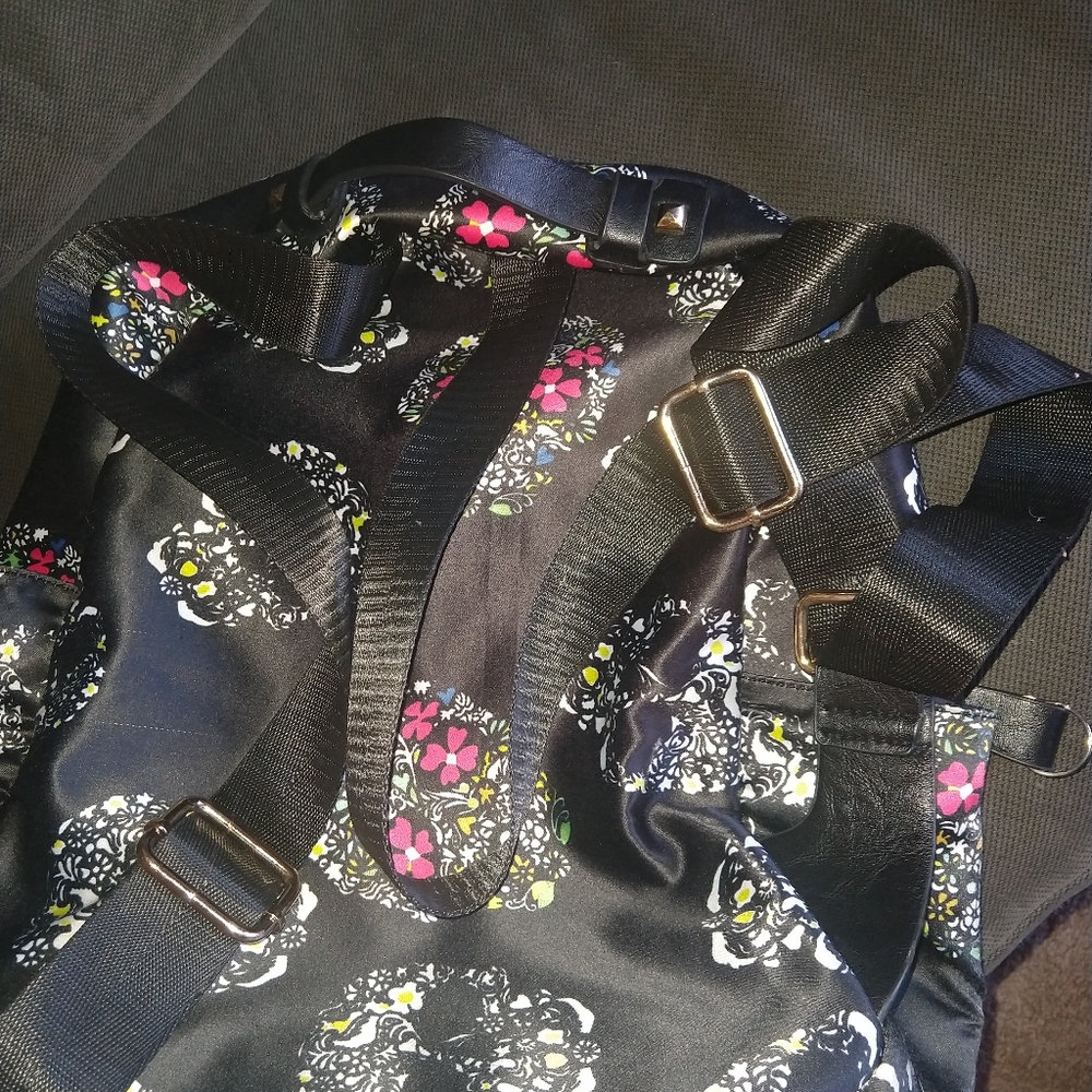 Backpack - Picture 4 of 7